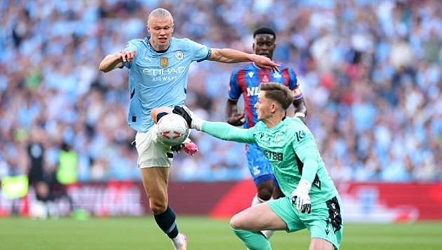Henderson thoát thẻ đỏ trong trận chung kết FA Cup: Quyết định gây tranh cãi của VAR