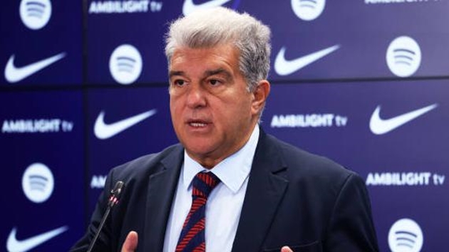 Barcelona và cơ hội vàng bị bỏ lỡ: Cái tôi của Laporta và nỗi sợ “Câu lạc bộ bạn bè”